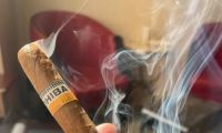高希霸雪茄：奢华的烟雾缭绕